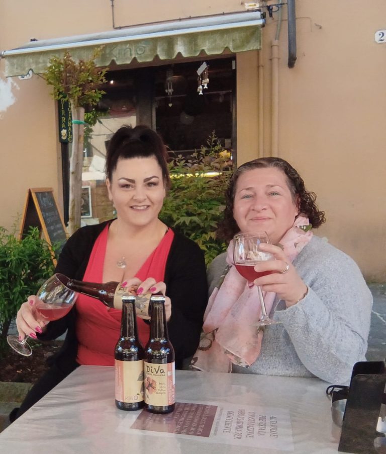 LUCCA: Al Km0 c’è la “DIVA”! La Birra Rosa ideata da Veronica e Dania