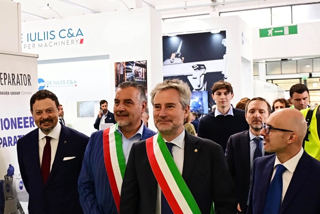 Manifesti contro il sindaco di Lucca, Pardini ringrazia il primi cittadini di Porcari e di Pescaglia per la solidarietà Manifesti contro il sindaco di Lucca, Pardini ringrazia il primi cittadini di Porcari e di Pescaglia per la solidarietà
