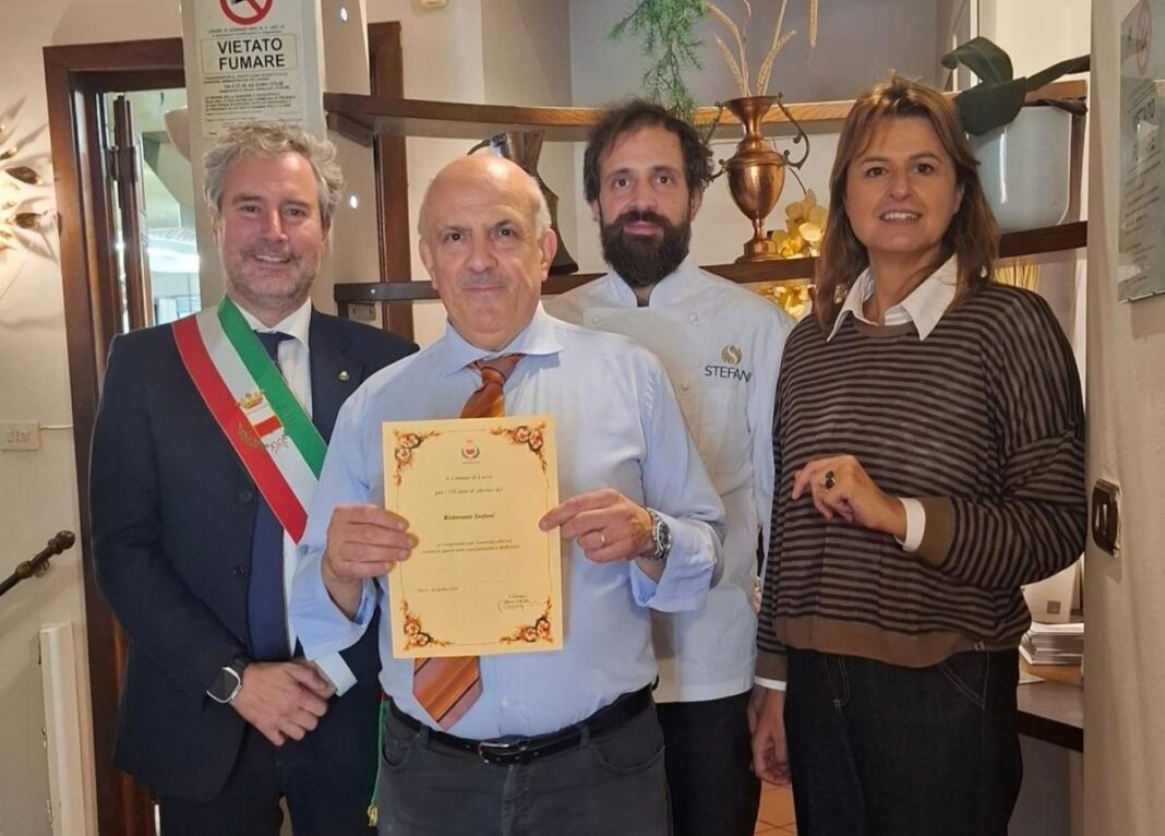 Pergamena celebrativa del Comune di Lucca al Ristorante Stefani Pergamena celebrativa del Comune di Lucca al Ristorante Stefani