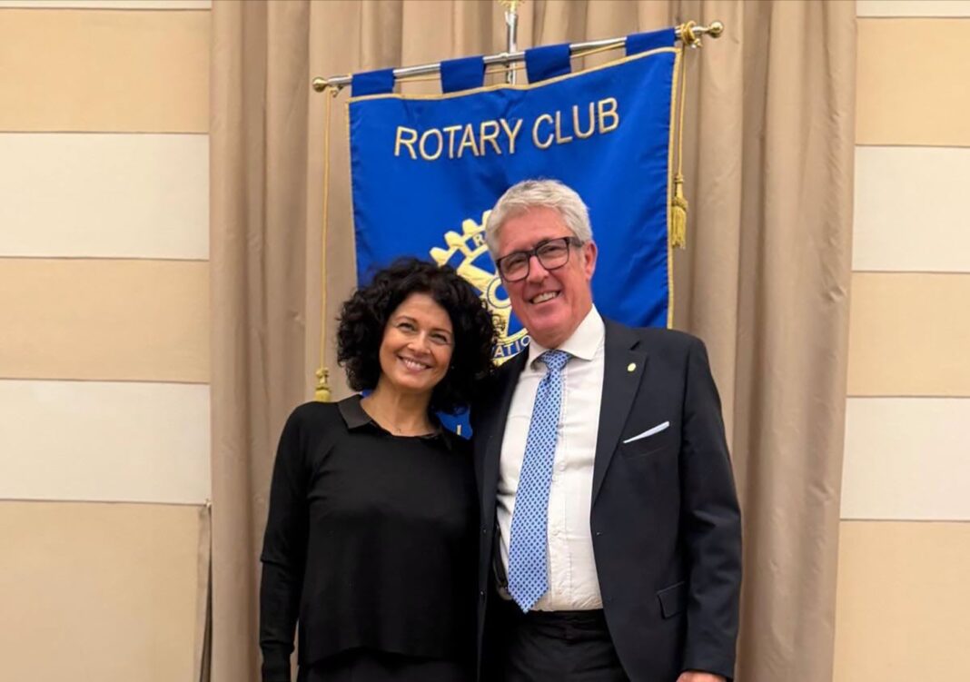 Quando la parola si fa luce e colore: l’intensa serata al Rotary Club Lucca “Giacomo Puccini” con Chiara Lico Quando la parola si fa luce e colore: l’intensa serata al Rotary Club Lucca “Giacomo Puccini” con Chiara Lico